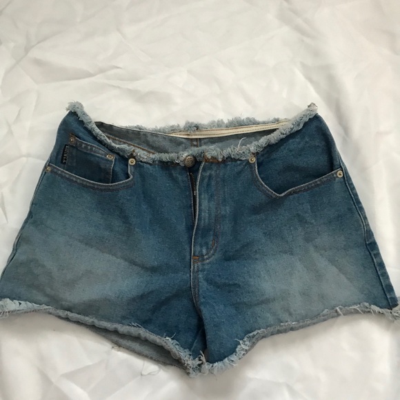 Denim Booty Shorts - Picture 3 of 5